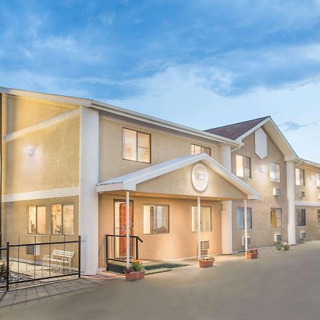 Super 8 By Wyndham Riverton Exterior foto